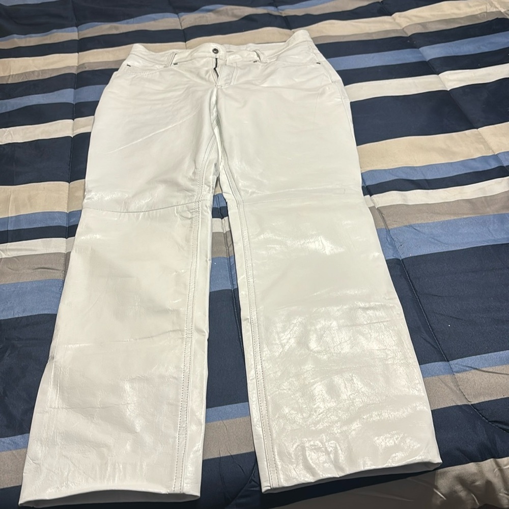 Ladies white leather pants, only worn once.